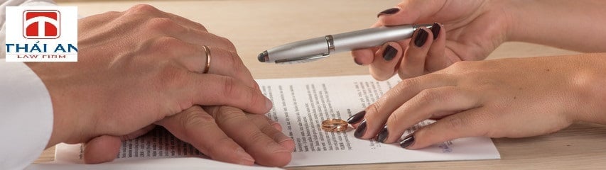 Dịch vụ ly hôn thuận tình phù hợp khi hai vợ chồng thoả thuận ly hôn.